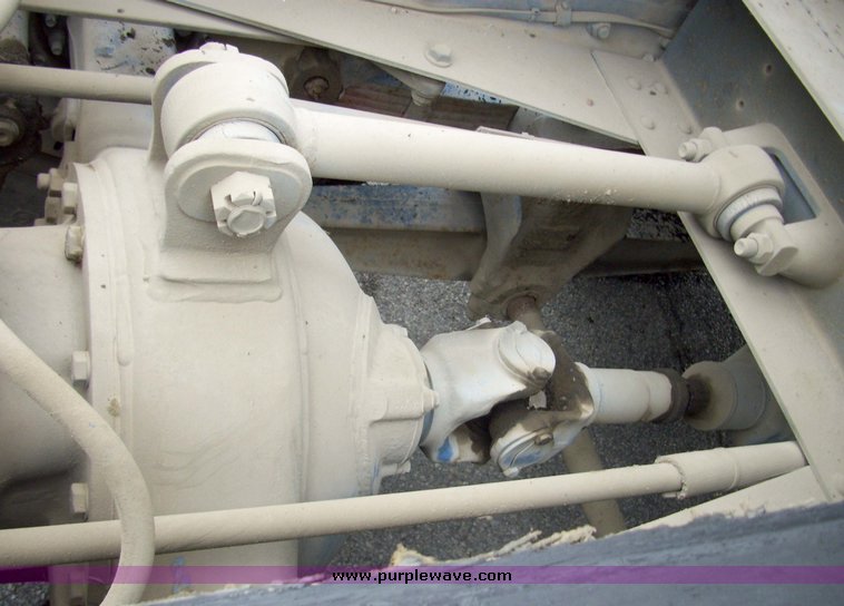 image for item 5105 1985 International F2375 24' rollback truck