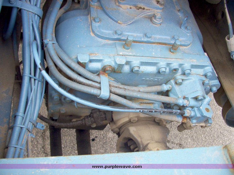 image for item 5105 1985 International F2375 24' rollback truck