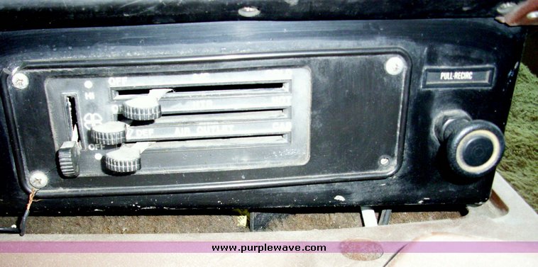 image for item 5106 1985 International C0F9670 semi truck with sleeper cab