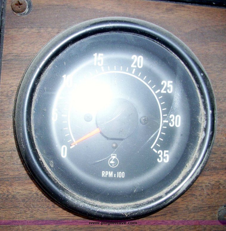 image for item 5106 1985 International C0F9670 semi truck with sleeper cab