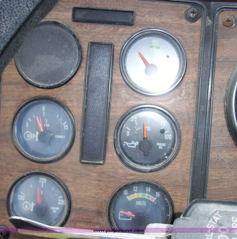 image for item 5106 1985 International C0F9670 semi truck with sleeper cab