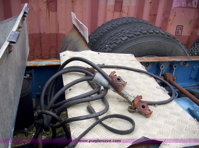 image for item 5106 1985 International C0F9670 semi truck with sleeper cab