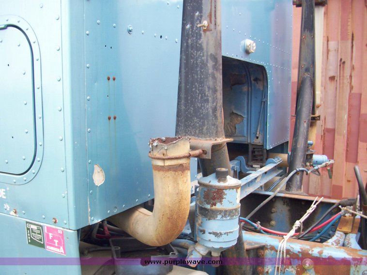 image for item 5106 1985 International C0F9670 semi truck with sleeper cab