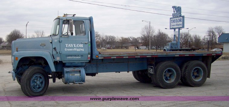 image for item 5107 1980 Ford F8000 18' tandem axle truck