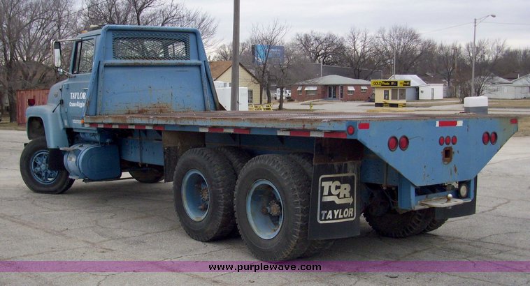 image for item 5107 1980 Ford F8000 18' tandem axle truck