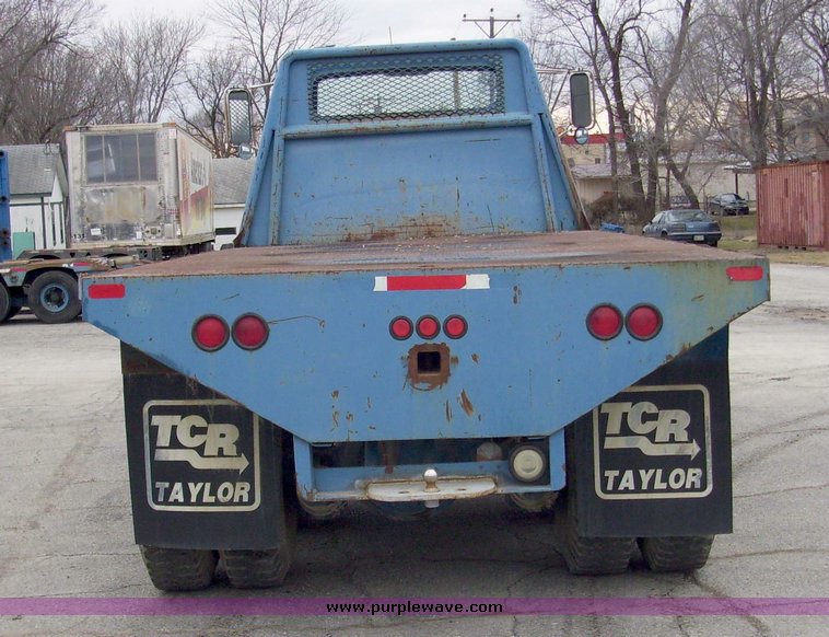 image for item 5107 1980 Ford F8000 18' tandem axle truck