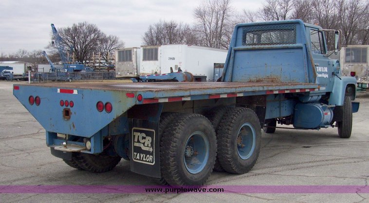 image for item 5107 1980 Ford F8000 18' tandem axle truck