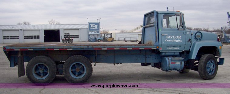 image for item 5107 1980 Ford F8000 18' tandem axle truck