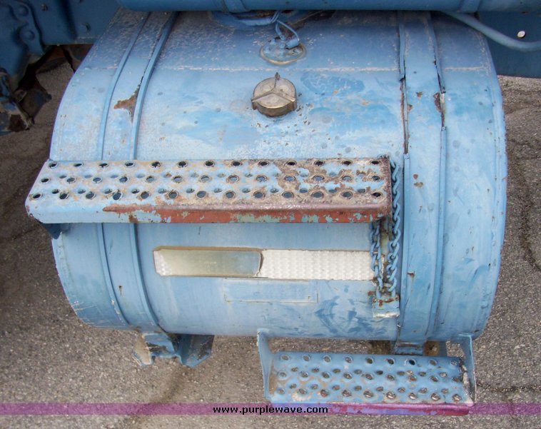 image for item 5107 1980 Ford F8000 18' tandem axle truck