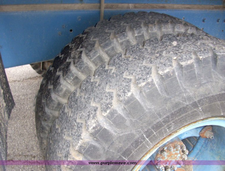 image for item 5107 1980 Ford F8000 18' tandem axle truck