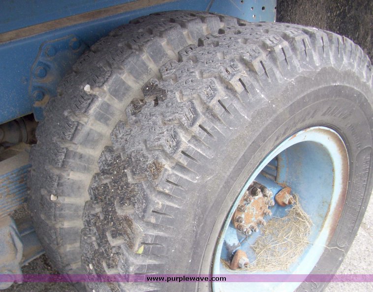 image for item 5107 1980 Ford F8000 18' tandem axle truck