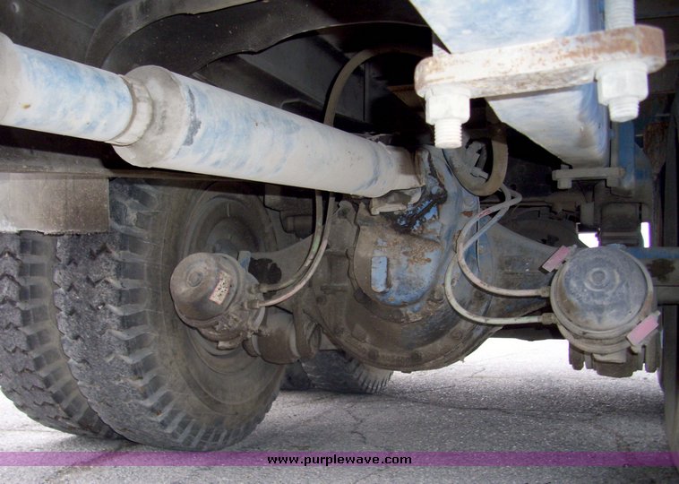 image for item 5107 1980 Ford F8000 18' tandem axle truck