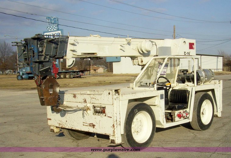 image for item 5108 1996 P And H D851 8 1/2 ton carry deck crane