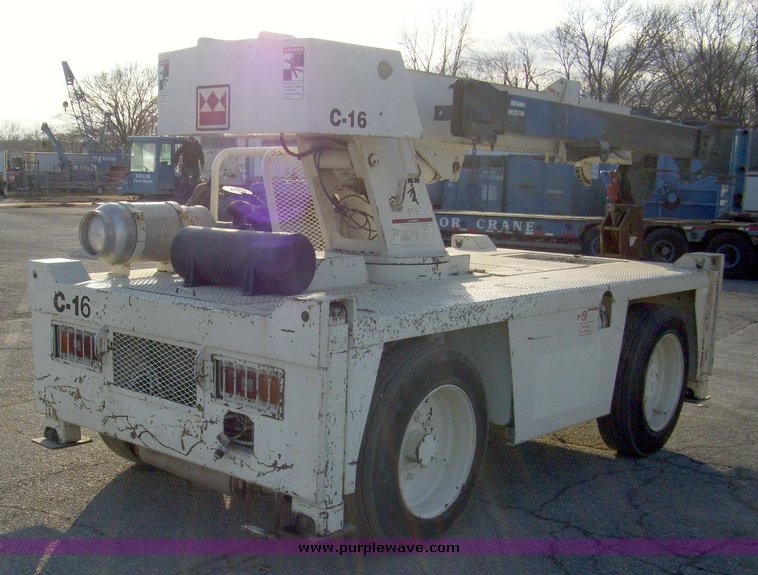 image for item 5108 1996 P And H D851 8 1/2 ton carry deck crane