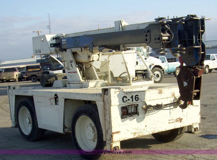 image for item 5108 1996 P And H D851 8 1/2 ton carry deck crane