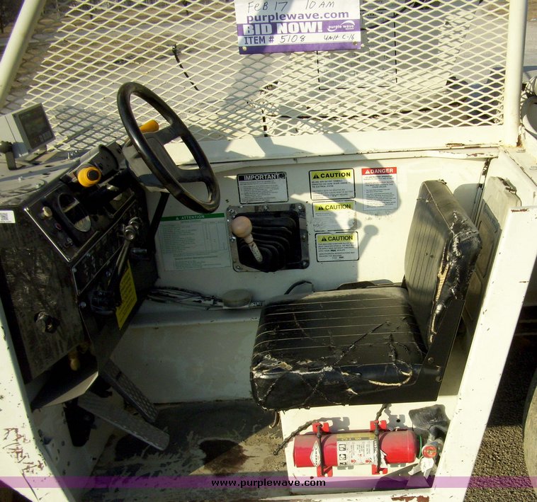 image for item 5108 1996 P And H D851 8 1/2 ton carry deck crane