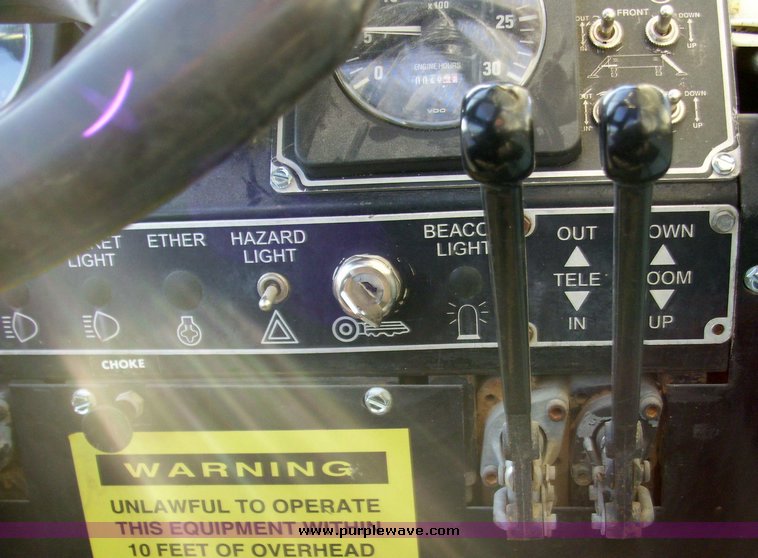 image for item 5108 1996 P And H D851 8 1/2 ton carry deck crane