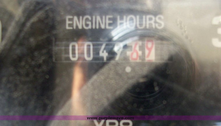 image for item 5108 1996 P And H D851 8 1/2 ton carry deck crane