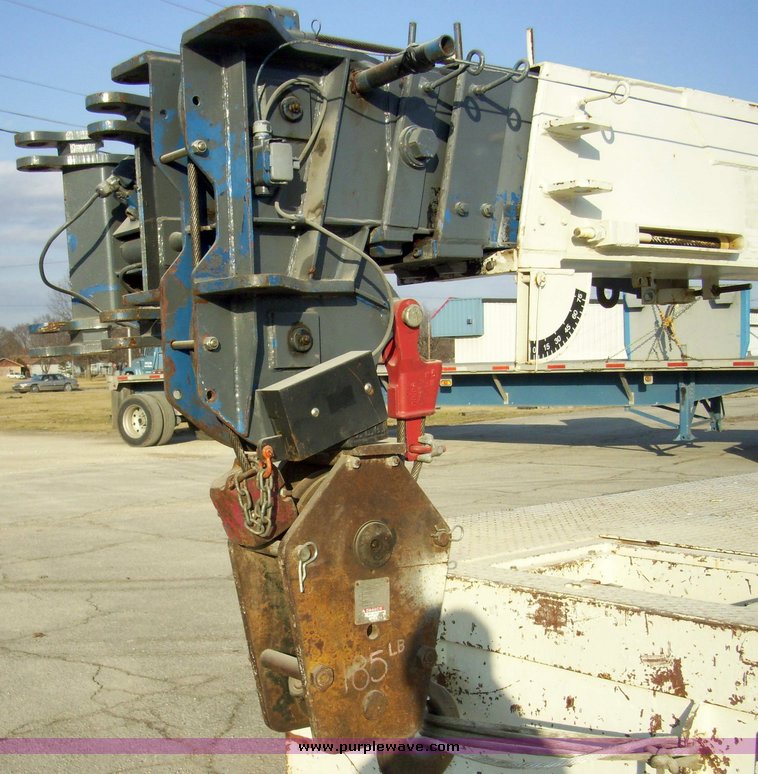 image for item 5108 1996 P And H D851 8 1/2 ton carry deck crane