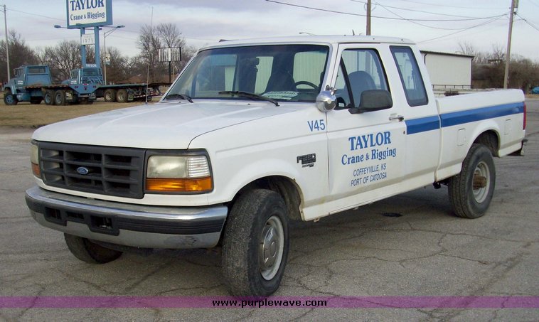 image for item 5112 1997 Ford F-250 pickup truck