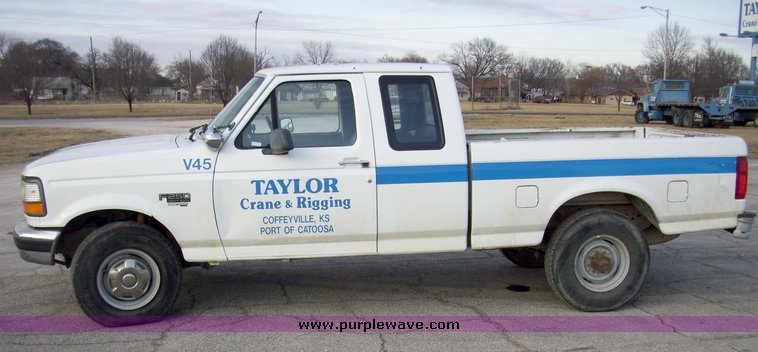 image for item 5112 1997 Ford F-250 pickup truck