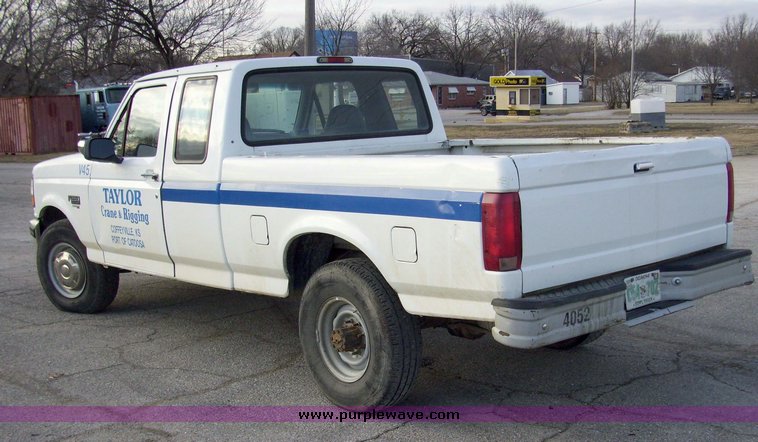 image for item 5112 1997 Ford F-250 pickup truck