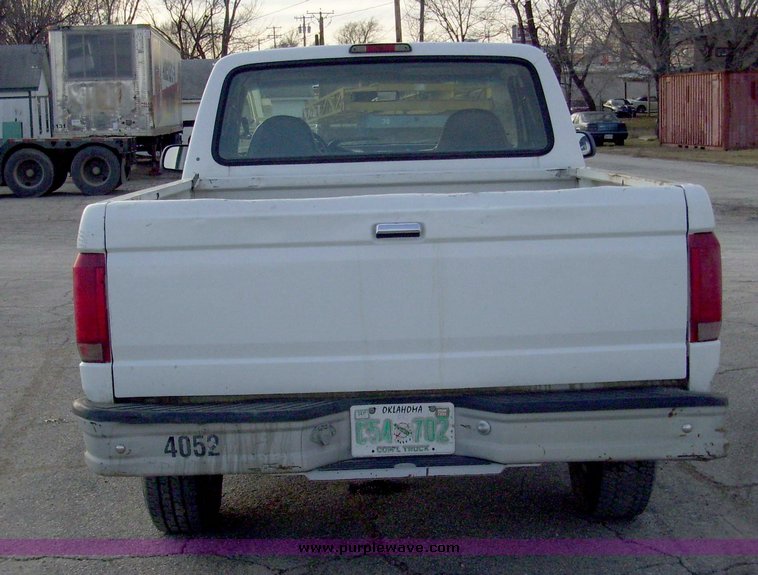 image for item 5112 1997 Ford F-250 pickup truck