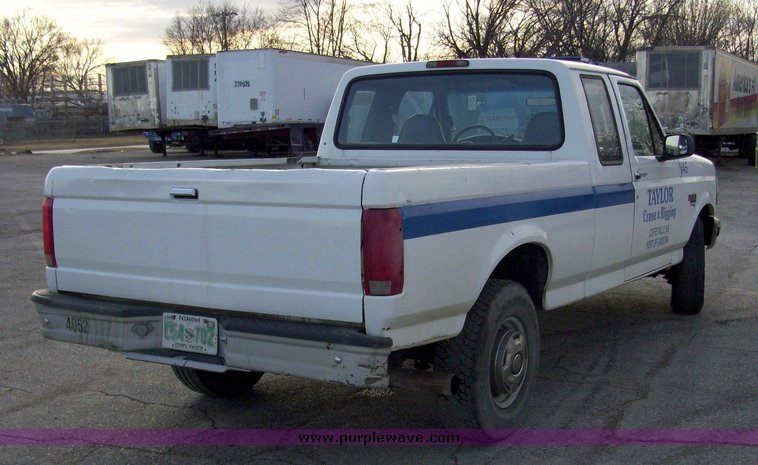 image for item 5112 1997 Ford F-250 pickup truck