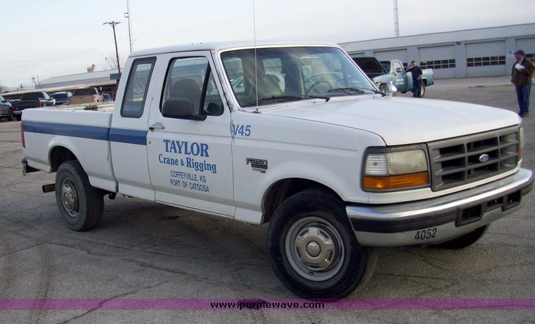 image for item 5112 1997 Ford F-250 pickup truck