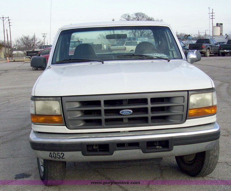 image for item 5112 1997 Ford F-250 pickup truck