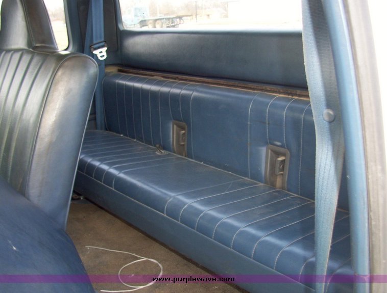 image for item 5112 1997 Ford F-250 pickup truck