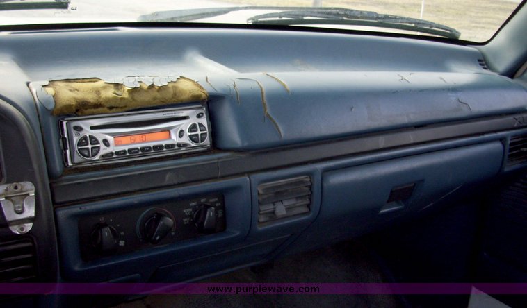 image for item 5112 1997 Ford F-250 pickup truck