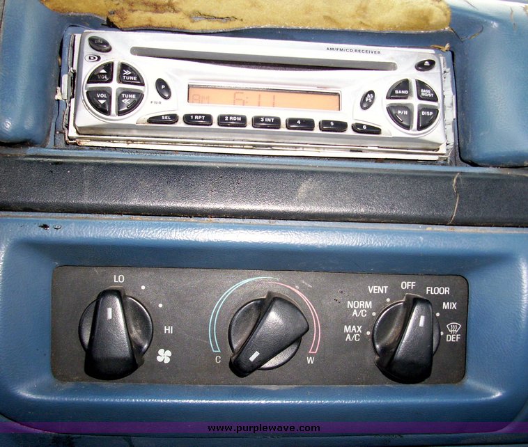 image for item 5112 1997 Ford F-250 pickup truck