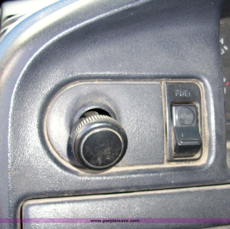 image for item 5112 1997 Ford F-250 pickup truck