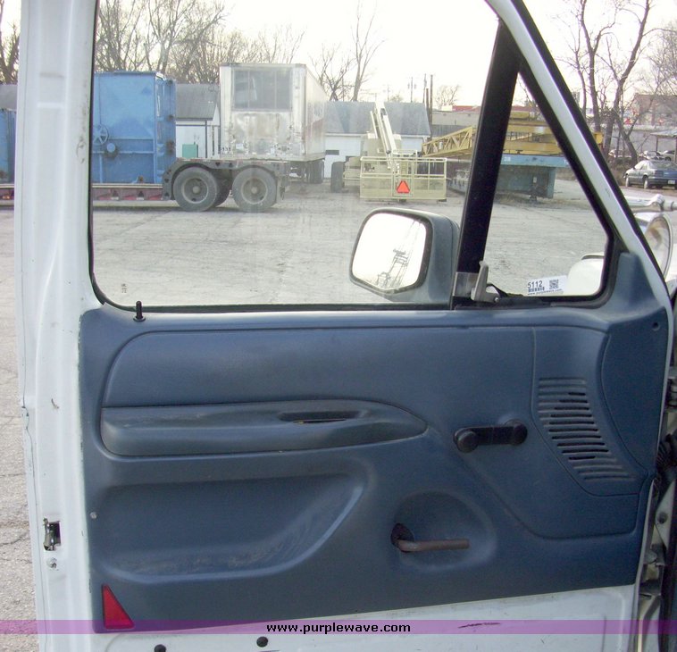 image for item 5112 1997 Ford F-250 pickup truck