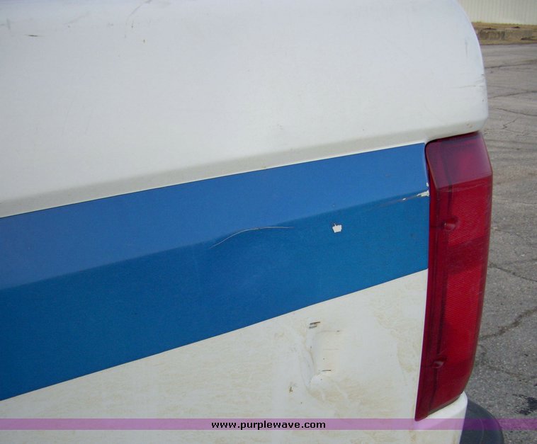 image for item 5112 1997 Ford F-250 pickup truck