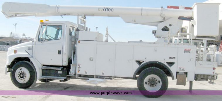 image for item 5330 2001 Freightliner FL70 bucket truck
