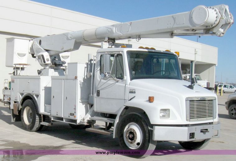 image for item 5330 2001 Freightliner FL70 bucket truck