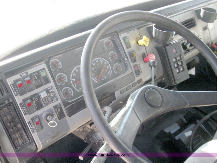 image for item 5330 2001 Freightliner FL70 bucket truck