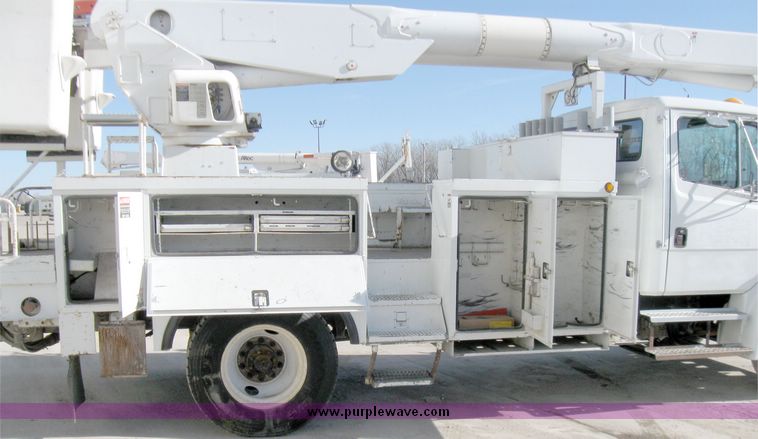 image for item 5330 2001 Freightliner FL70 bucket truck