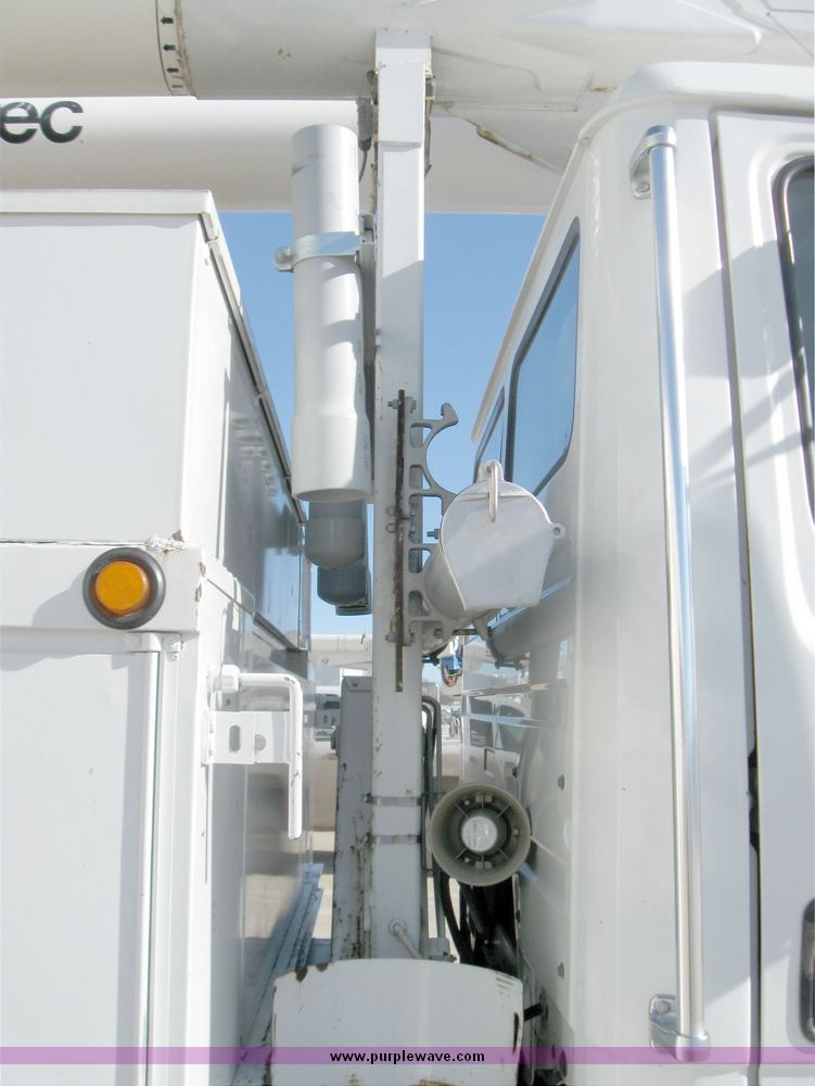 image for item 5330 2001 Freightliner FL70 bucket truck