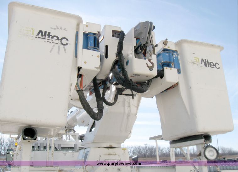 image for item 5330 2001 Freightliner FL70 bucket truck