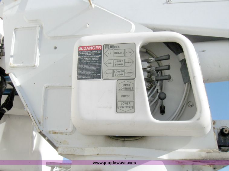 image for item 5330 2001 Freightliner FL70 bucket truck