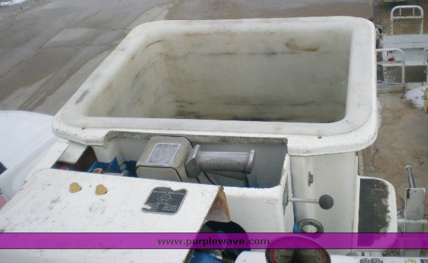 image for item 5330 2001 Freightliner FL70 bucket truck