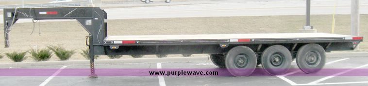 image for item 5332 1983 WW flatbed gooseneck trailer