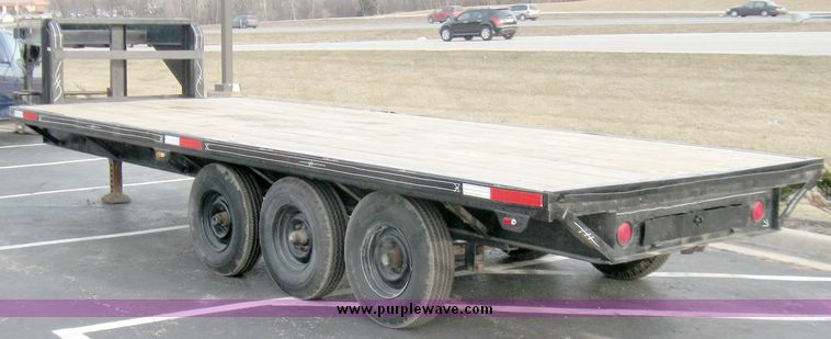 image for item 5332 1983 WW flatbed gooseneck trailer