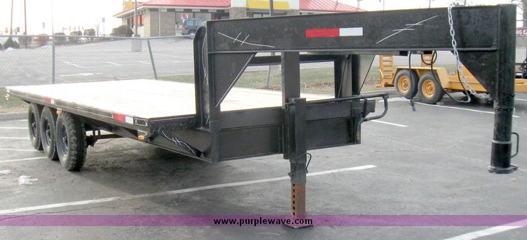 image for item 5332 1983 WW flatbed gooseneck trailer