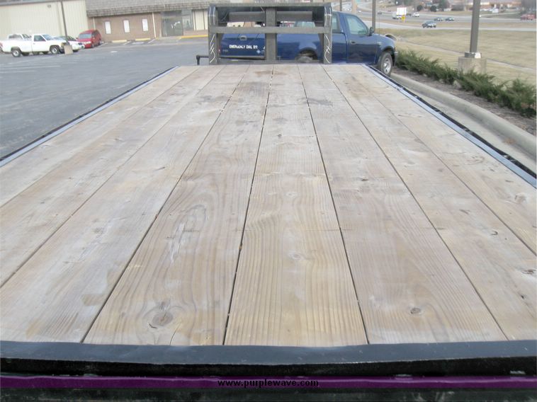 image for item 5332 1983 WW flatbed gooseneck trailer