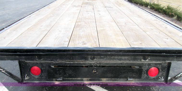 image for item 5332 1983 WW flatbed gooseneck trailer