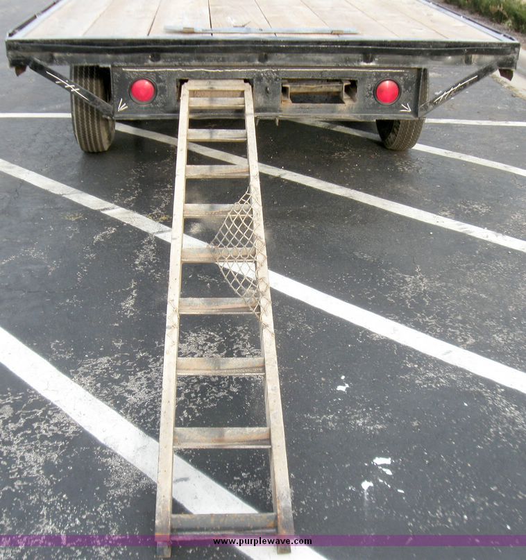 image for item 5332 1983 WW flatbed gooseneck trailer